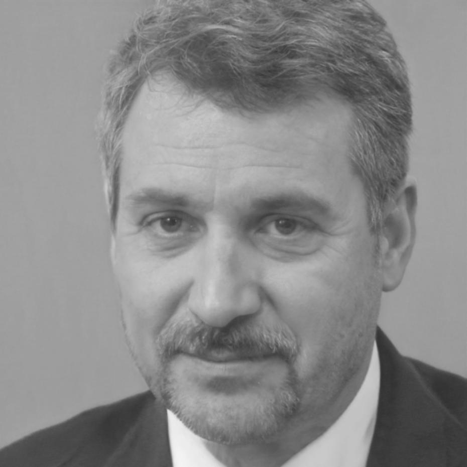 Carlos Mendoza, especialista en análisis financiero